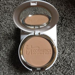 It Cosmetics -Celebration Illumination - Tan